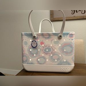 Nwt Bogg Bag tie-dye the og large
